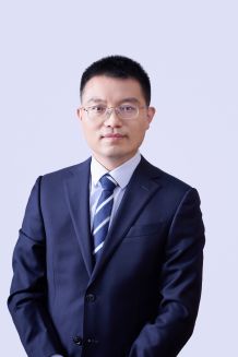 何小伟.jpg